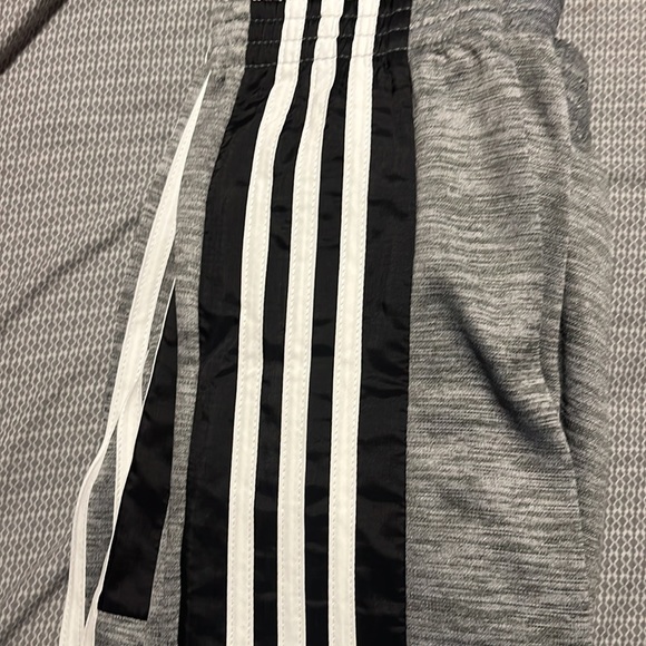 Boys adidas Sz 8 joggers BNWTs! 3 stripe pant elastic at ankle - Picture 5 of 5